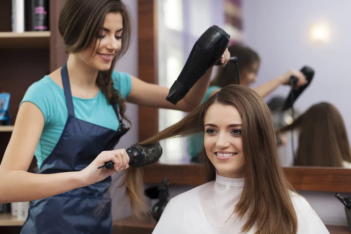 Únete al equipo de profesionales de nuestro salón de belleza en Miño